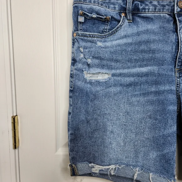 Seven7 Jean Bermuda Shorts Distressed Size 16 Light Blue Wash - Picture 3 of 9